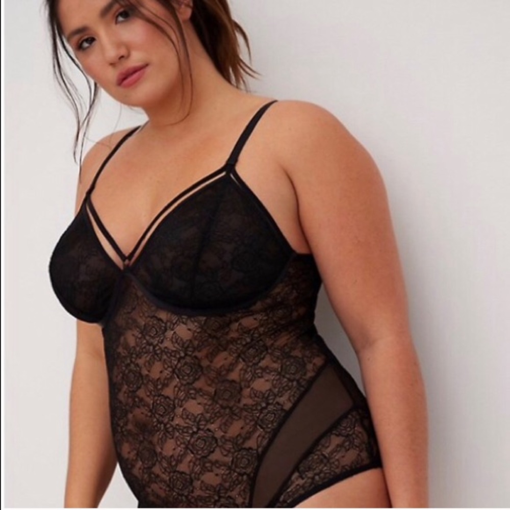 Torrid Lace & Mesh Strappy Bodysuit, size 2 2X 18 - Picture 1 of 6